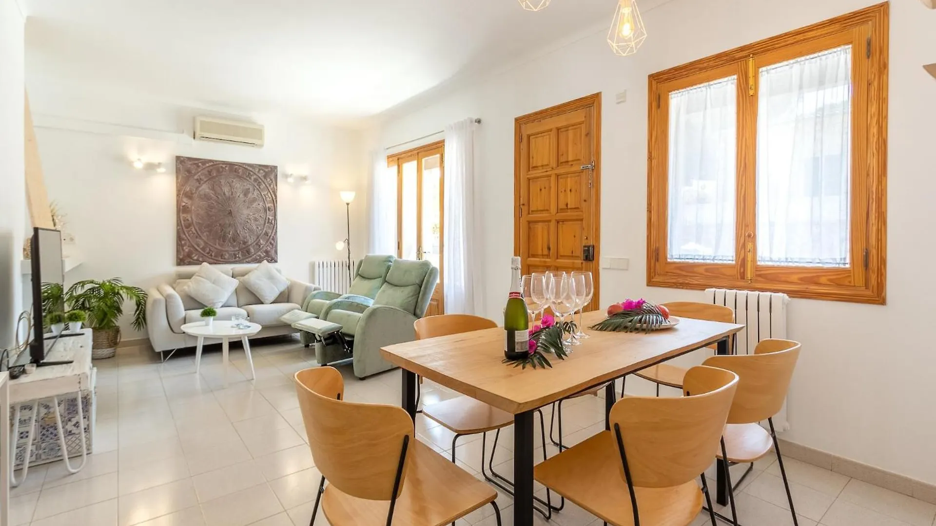 Holiday Home For 6 Guests Near Beach Son Serra de Marina 0*,  Španělsko
